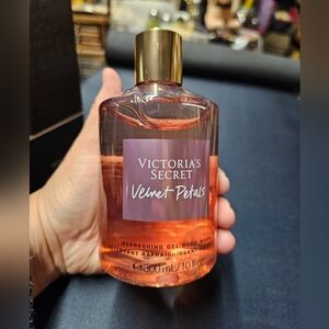 Victoria's Secret Velvet Petals Refreshing Gel Body Wash New 10 fl oz